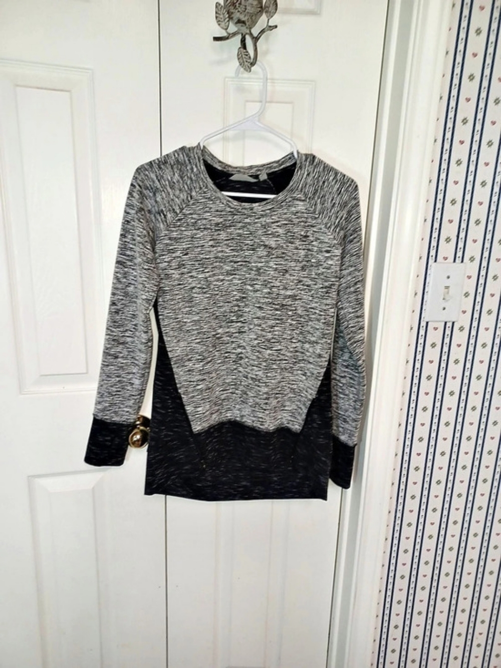 Athleta Color Block Long Sleeve Top Size Small Like New